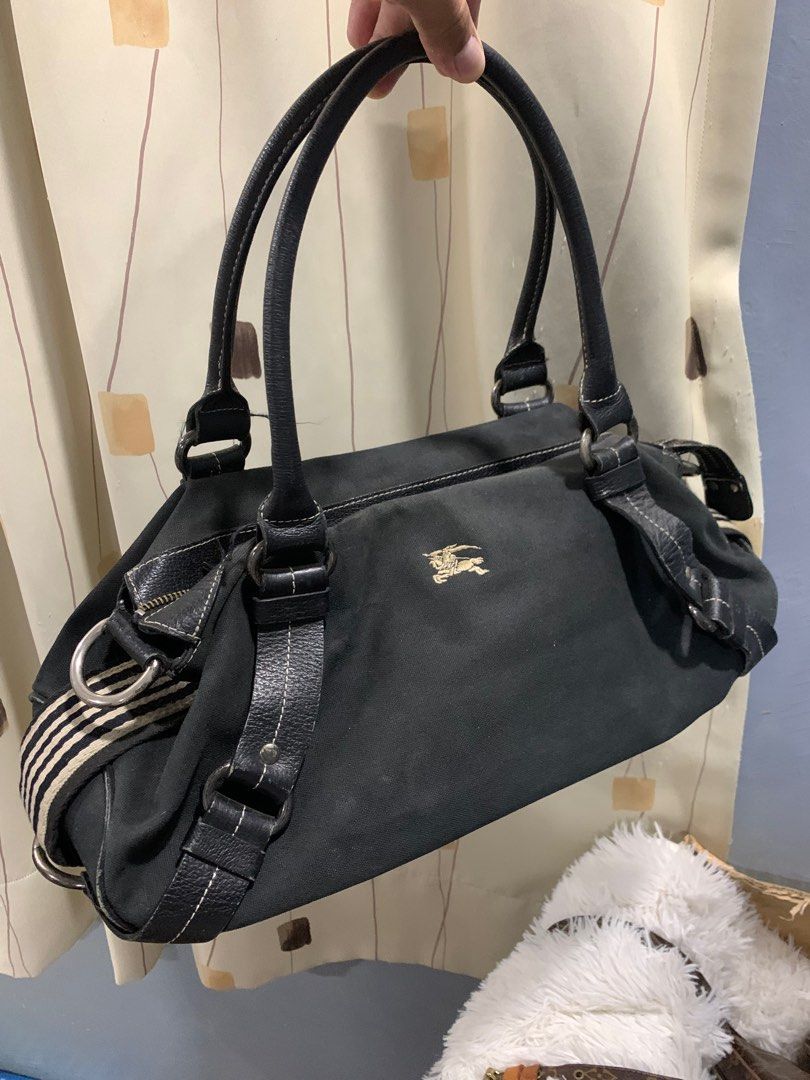 Burberry Handbag (Category: Luxury Bags & Wallets) located in Binalonan. Submitted by sheenaluxarchive (Listing ID 1224641879, Image 2). Description: Rank Ab No major flaws Need cleaning lang mga sissy.
