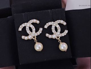 (Category: ) located in . Submitted by averyluxlounge (Listing ID 1224651437, Image 1). Description: .
