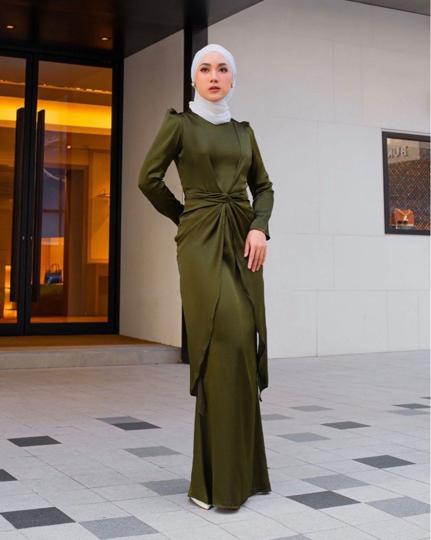 Clara wrap dress by Qiszar, Women's Fashion, Muslimah Fashion, Baju ...