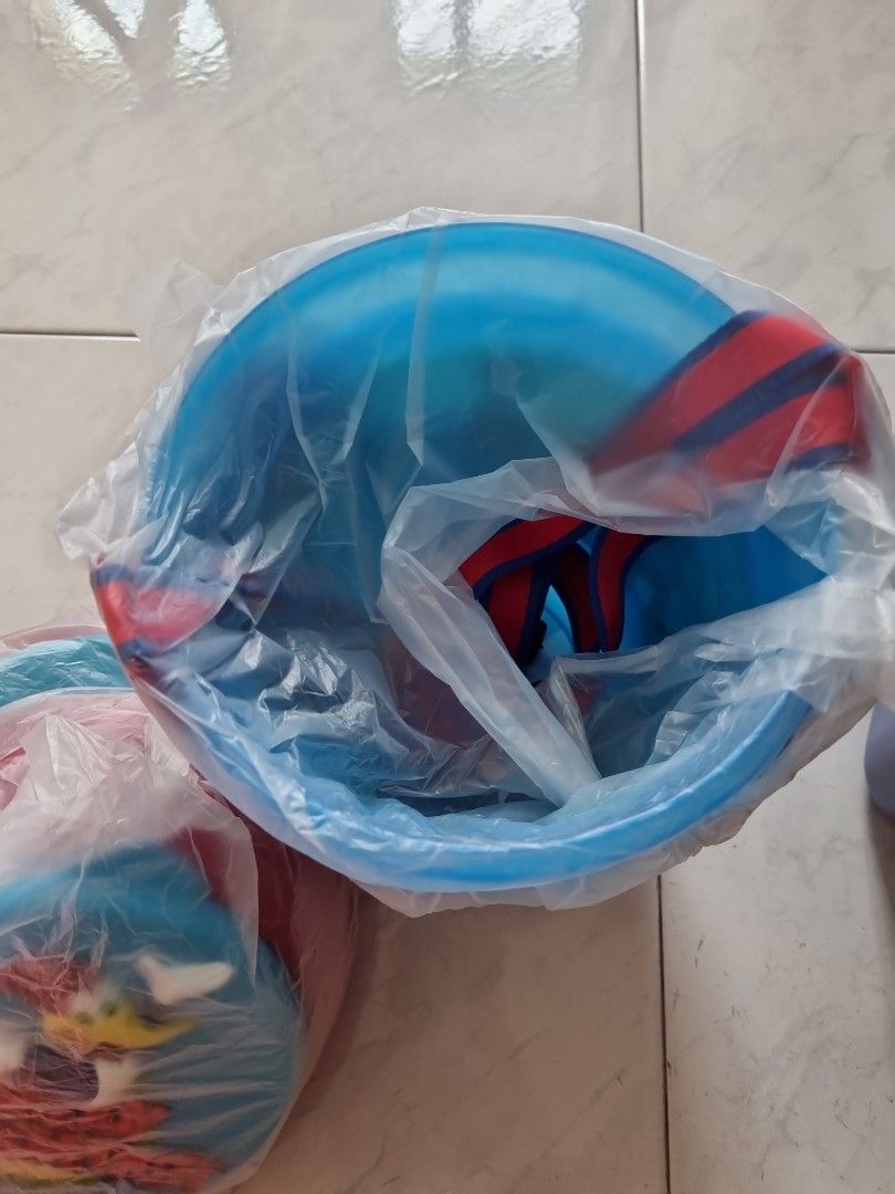 Container (Category: Kids Toys) located in Singapore. Submitted by sng5105 (Listing ID 1224569173, Image 2). Description: toy for kids or can use it for storage..