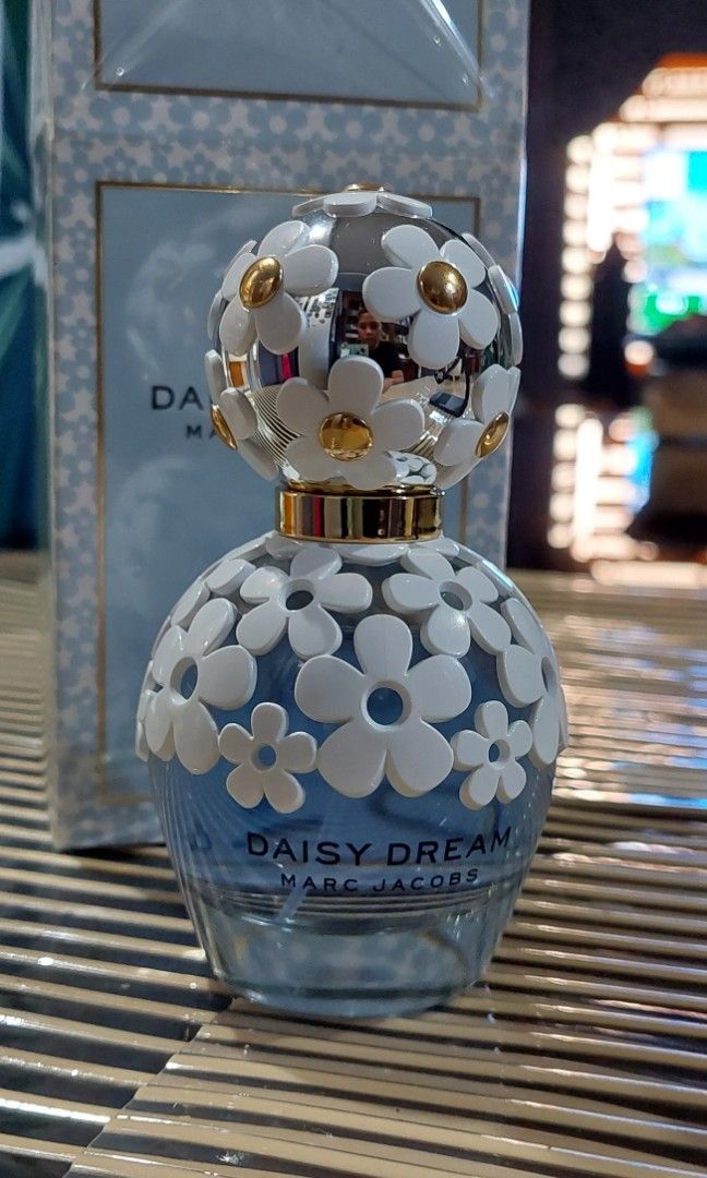 Daisy Dream Marc Jacobs (Category: Fragrance & Deodorants) located in Manila. Submitted by concy (Listing ID 1224561246, Image 2). Description: Authentic Daisy Dream.