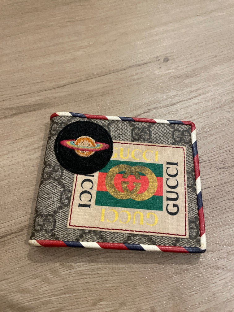 Gucci courrier shop gg supreme wallet