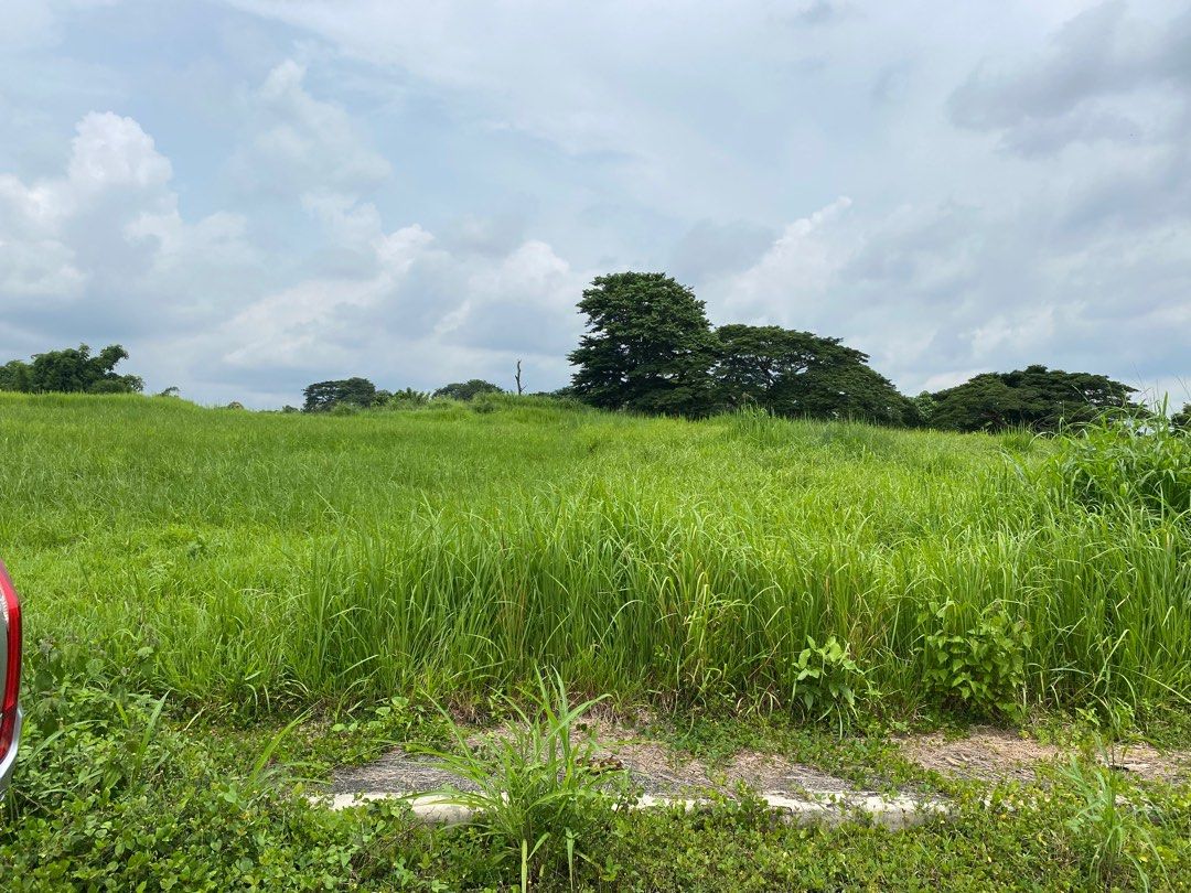 Eagle ridge lot (Category: Lot) located in Manila. Submitted by jann.dy (Listing ID 1130934733, Image 3). Description: Eagleridge golf & residential estate- Gen. trias, cavite. Phase 1. Block 114 lot 35 - Street name- Guilford fronting a fairway lot overlooking nick faldo course 355 Sqm Cash transaction only. .
