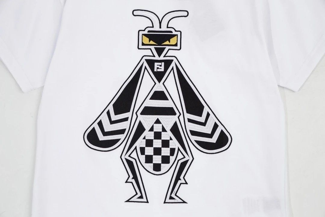 Fendi bee hotsell t shirt