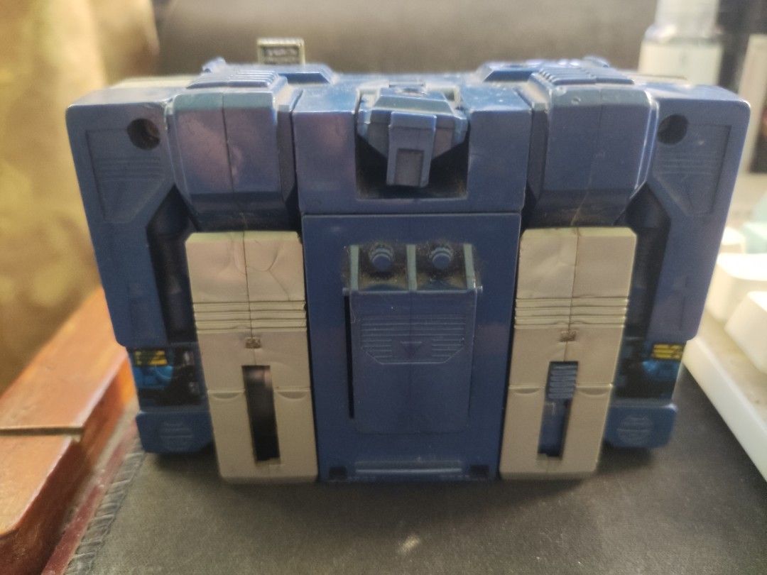 G1 Transformers Soundwave (Category: Vintage Collectibles) located in Calamba. Submitted by aaronrei (Listing ID 1224578320, Image 2). Description: G1 transformers vintage.