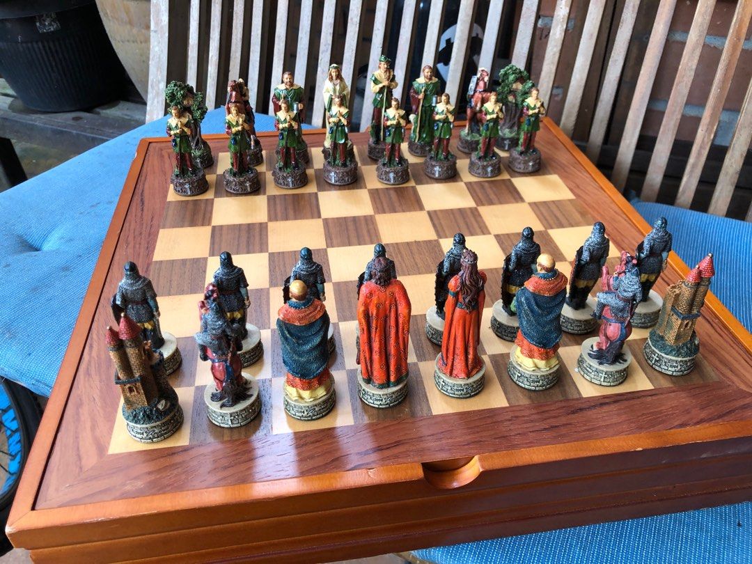 Robin Hood Chessmen Chess Set Veronese 2004, Hobbies & Toys ...