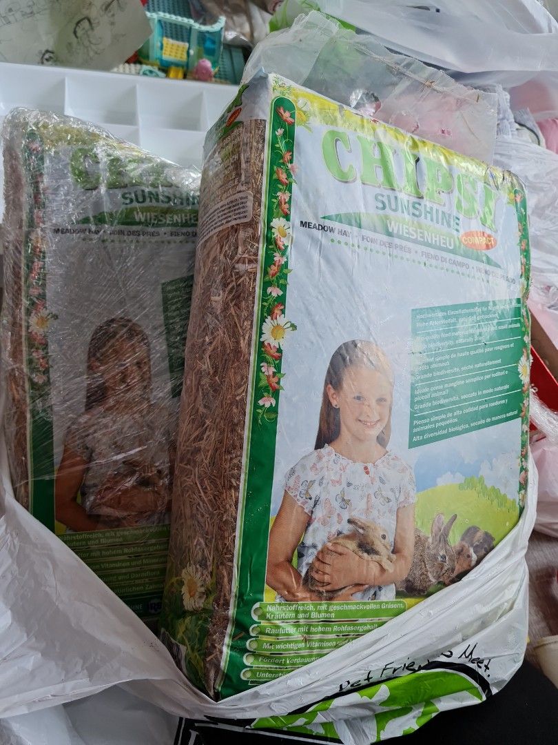 Hays, Pet Supplies, Homes & Other Pet Accessories on Carousell