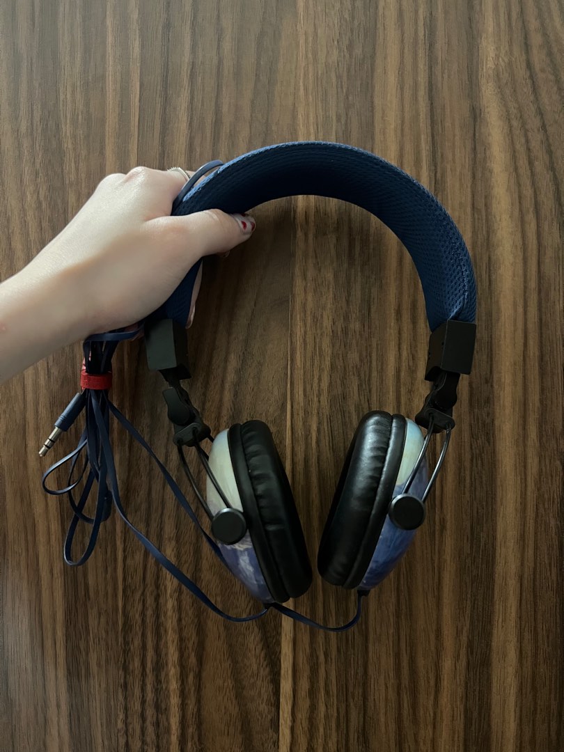 Headphone typo, Musik & Media, Aksesoris di Carousell