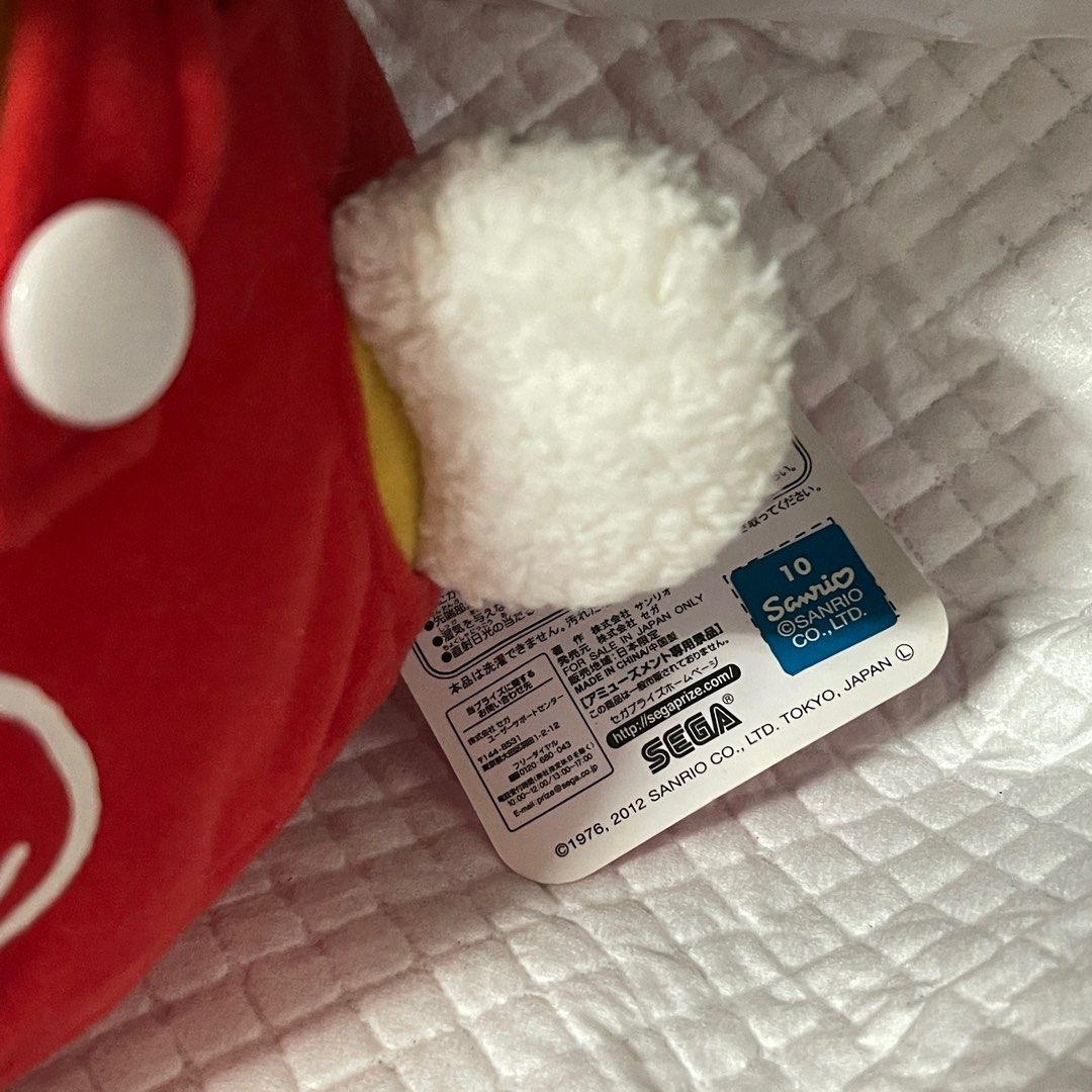 Hello Kitty 中古毛公仔 （分類：絨毛玩具）位於 Hong Kong。 由 happyday121 提交（商品編號 1224530833，圖片 2）。簡介： SEGA 2012年古著HelloKitty軟棉公仔 高30cm 有意請下價確認，後WhatsApp 91991314 歡迎順豐到付。