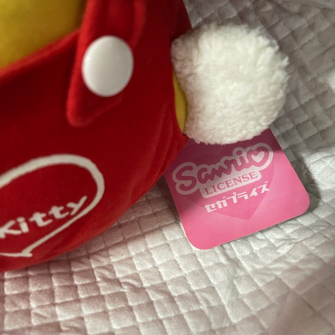 Hello Kitty 中古毛公仔 （分類：絨毛玩具）位於 Hong Kong。 由 happyday121 提交（商品編號 1224530833，圖片 3）。簡介： SEGA 2012年古著HelloKitty軟棉公仔 高30cm 有意請下價確認，後WhatsApp 91991314 歡迎順豐到付。