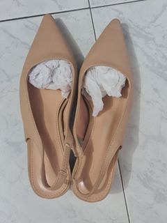 (Category: ) located in . Submitted by wardrobeforgrab (Listing ID 1224587373, Image 1). Description: .