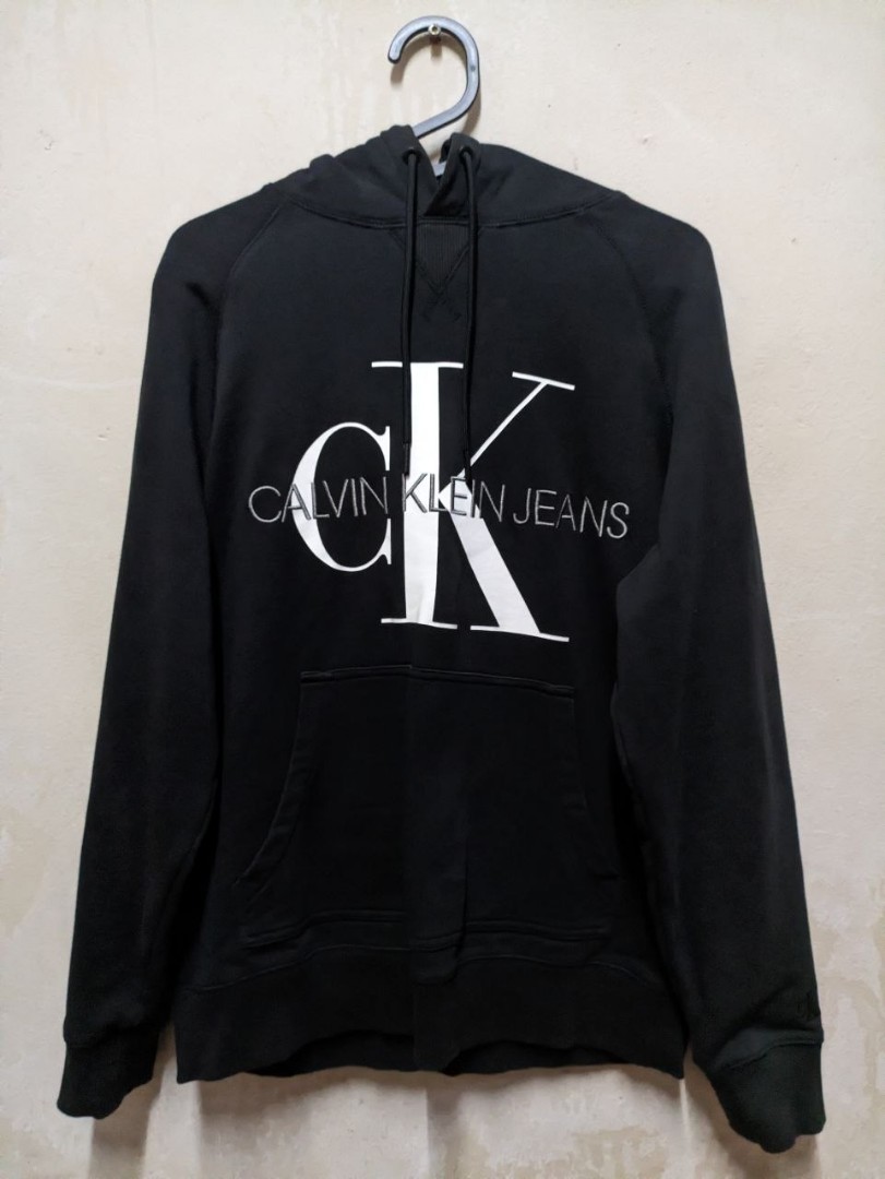 Migratie Winderig hulp Hoodies CK Calvin Klein Sweater, Men's Fashion, Coats, Jackets and  Outerwear on Carousell