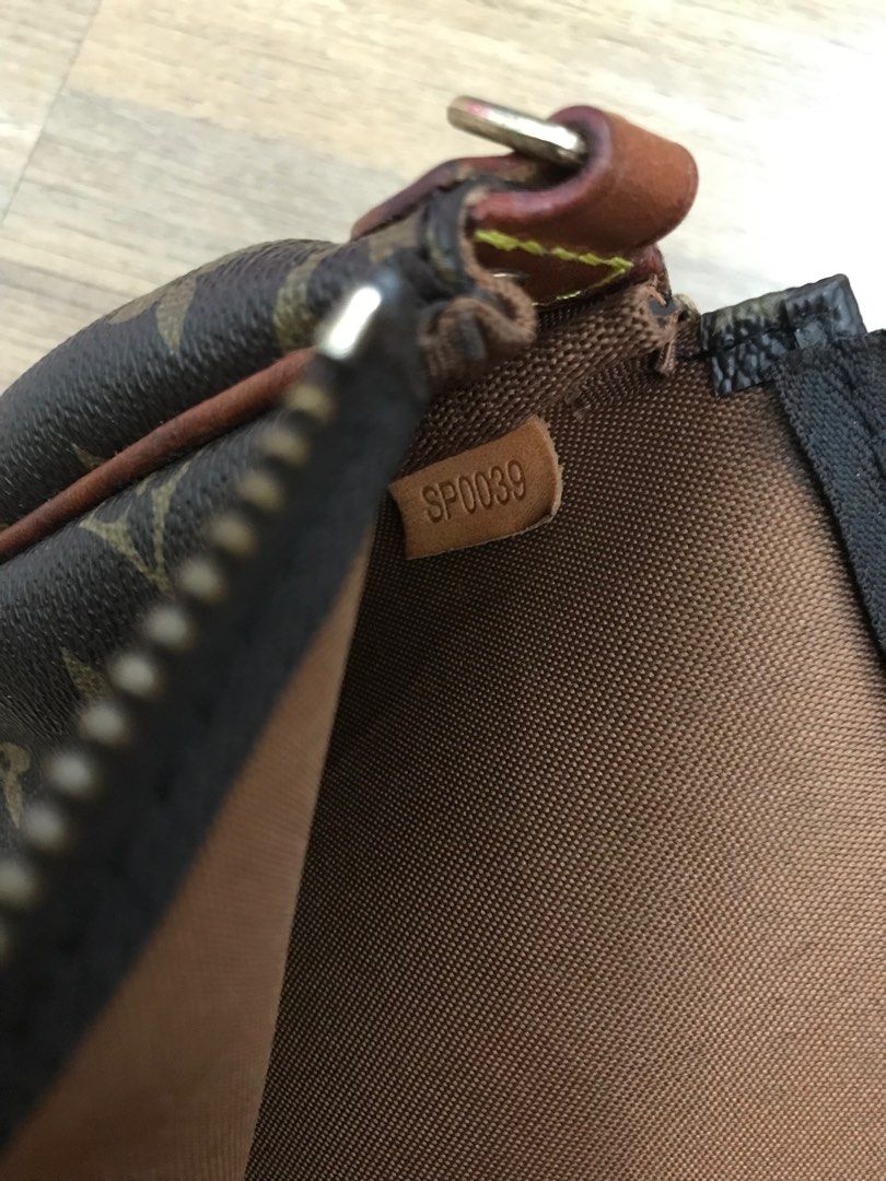 Louis Vuitton (Category: Luxury Bags & Wallets) located in Manila. Submitted by chinitah25 (Listing ID 1224552855, Image 3). Description: Preloved With code .