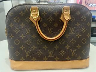 Louis Vuitton Alma BB Review + Best first LV bag 