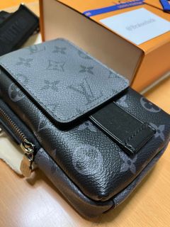 Louis Vuitton Gaston Wearable Wallet, Men's Fashion, Bags, Belt bags,  Clutches and Pouches on Carousell