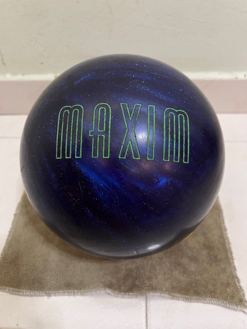Maxim 9lbs Bowling ball, Sports Equipment, Sports & Games, Billiards