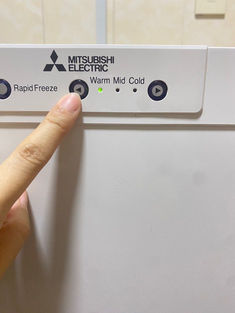 Mitsubishi freezer 144L/white automatic defrost standing upright