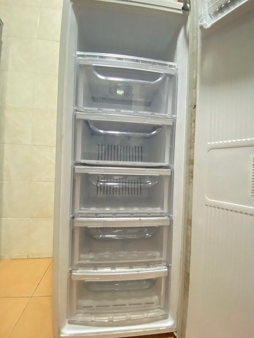 Mitsubishi freezer 144L/white automatic defrost standing upright