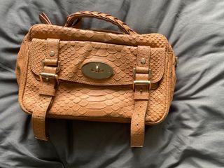 (Category: ) located in . Submitted by lissynessy (Listing ID 1224581040, Image 1). Description: .