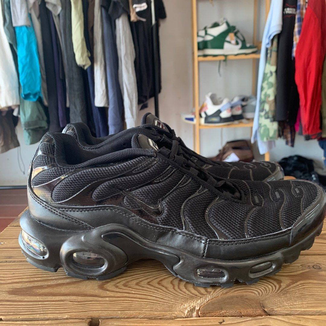 All black air max plus online men's
