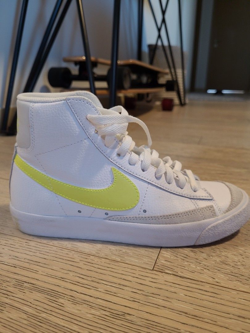 blazer mid 77 white lemon wash