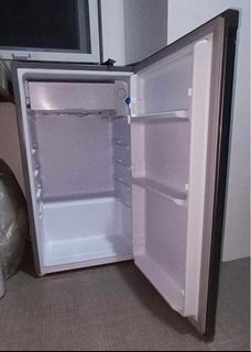 Personal Bar Refrigerator (Broken/Tanso)