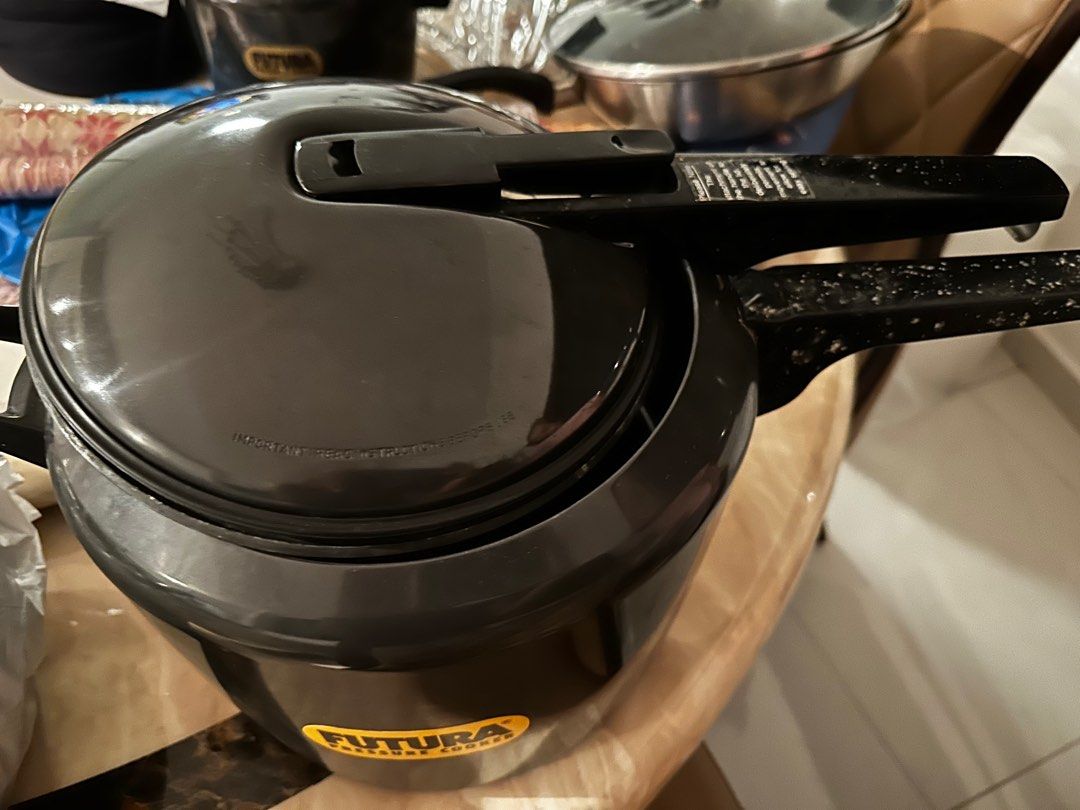 Pressure cooker Futura (5 ltr), Furniture & Home Living, Kitchenware