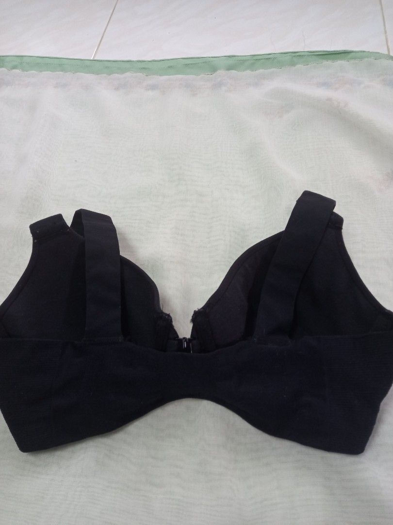 005) Front closure bra 34b, Women's Fashion, New Undergarments & Loungewear  on Carousell