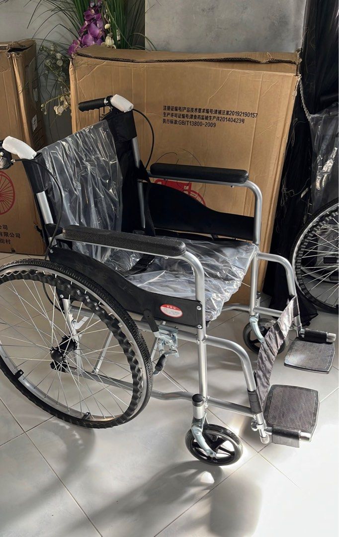 Ready Stocks Brand New Wheelchair Commode Toilet Chair Walking Frame