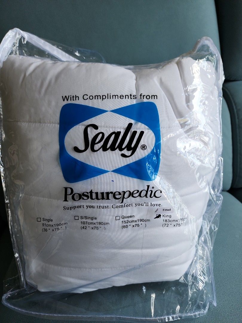Sealy posturepedic kings size mattress protector, Furniture & Home Living, Bedding & Towels on