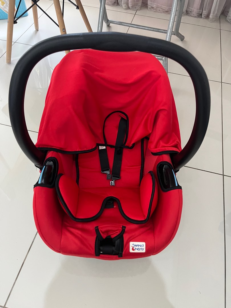 Second hand shop baby carrier