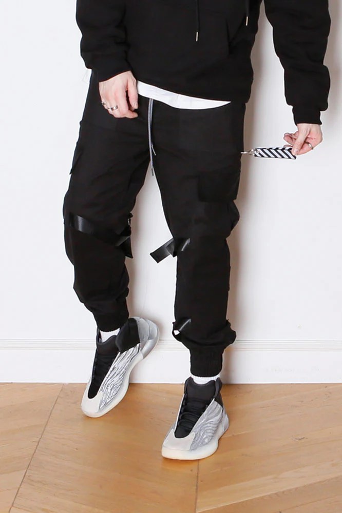 Triple pocket strap cargo pants black outlet