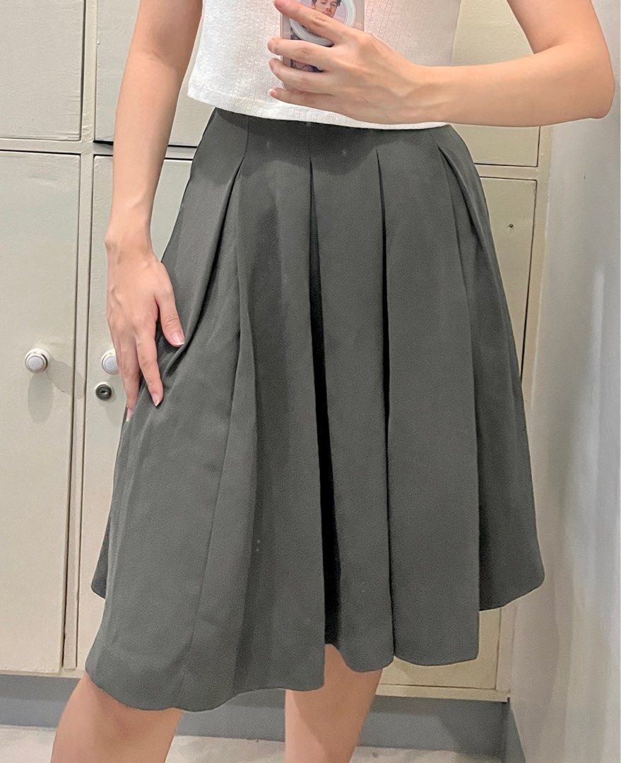 Uniqlo gray skirt store