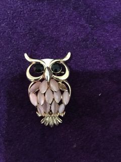 Vintage owl brooch with black onyx and cats eye stones
