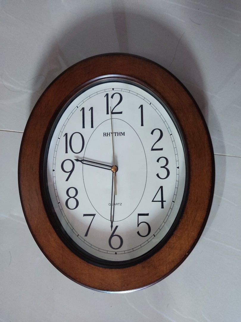 Vintage wood Rhythm wall clock (swipe movement engine), TV & Home Appliances, Other Home