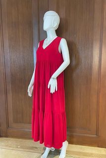 V-neck Ruffle Hem Solid Dress in Red