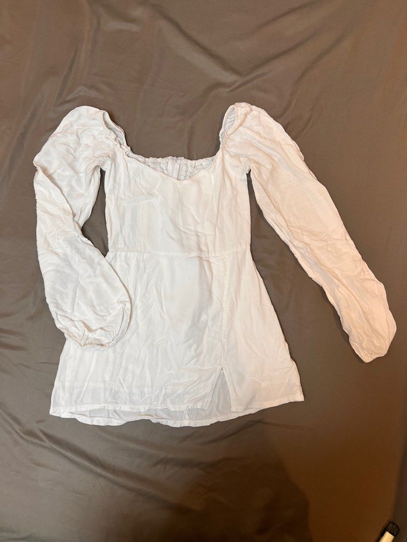 White puffed longsleeve dress (Category: Dresses) located in Makati City. Submitted by edp_19 (Listing ID 1224617730, Image 3). Description: This is very cute. I only used it on my birthday dinner and to attend a christening. Can fit S-M I forgot which IG shop it was..
