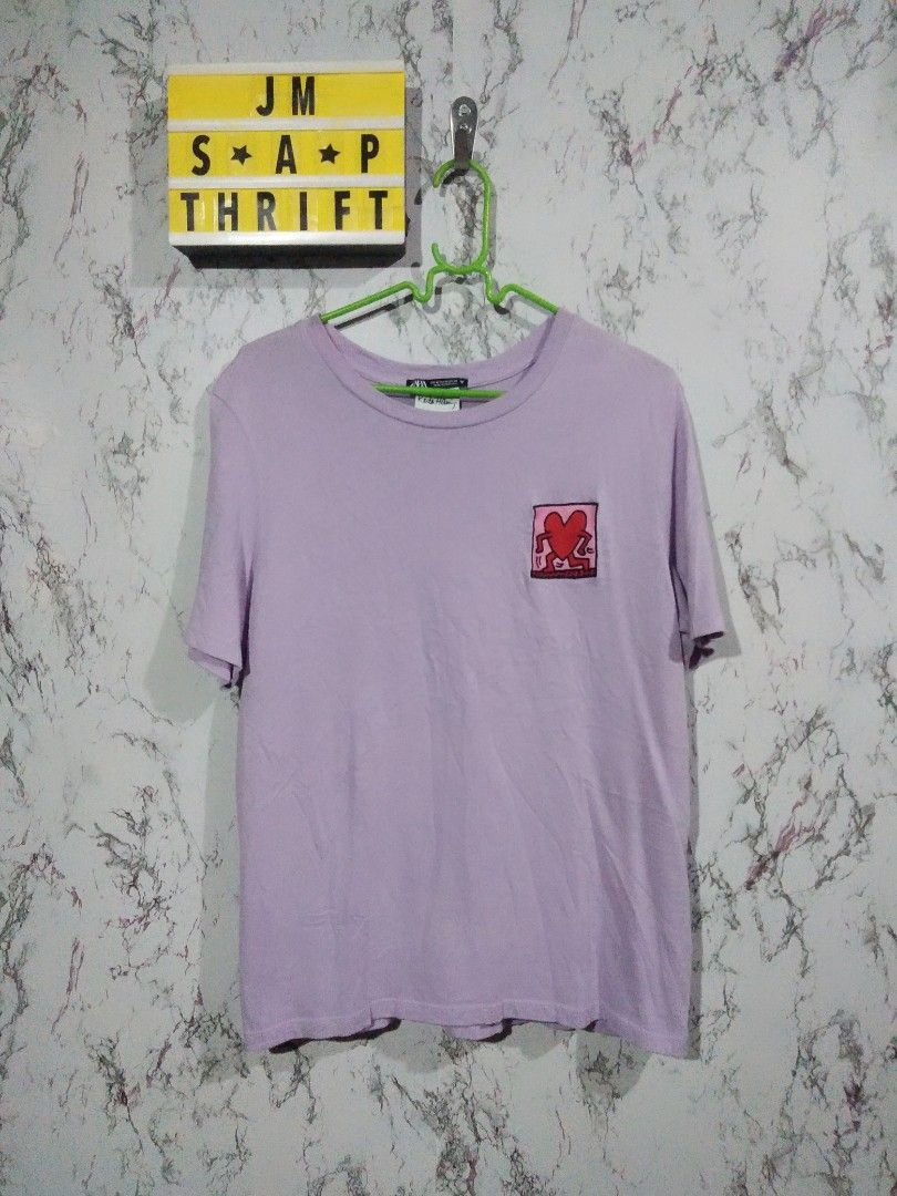 Zara x Keith Haring (Category: Shirts) located in San Carlos City. Submitted by seekandpick_thrift (Listing ID 1224670051, Image 1). Description: Zara x Keith Haring Size : (MEDIUM) Width : 18.5 - 19" Arm Length : 8.5" Length : 24.5" " 𝙈𝘼𝙆𝙀 𝙍𝙀𝘼𝘿𝙄𝙉𝙂 𝘼 𝙃𝘼𝘽𝙄𝙏 " ➡️ Brand/Size's/Tag and Caretag Are Indicated And Issue's. 💰Payment: - Strictly Payment First To Avoid Bogus Buyer. - Please Pay On Time And Don't Forget To Send Us Your Pro