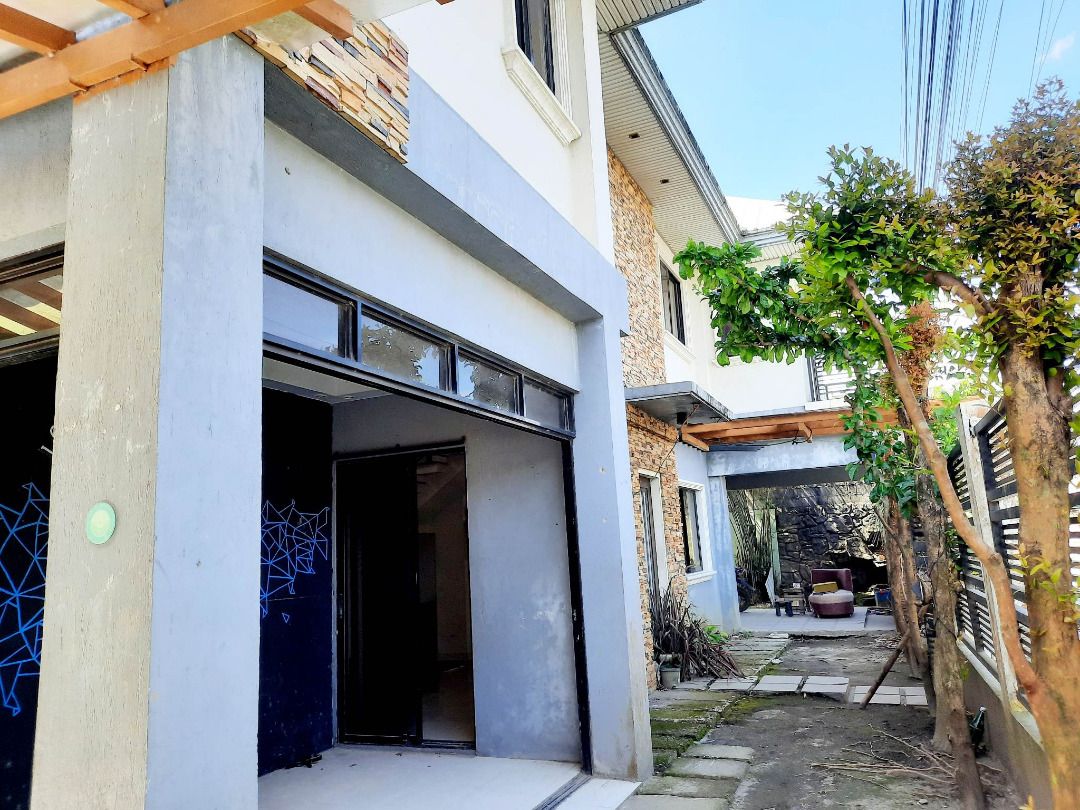 5Bedroom 2Storey House, 200 sqm Lot and 162 sqm Floor, Barangay Estefania, Bacolod City