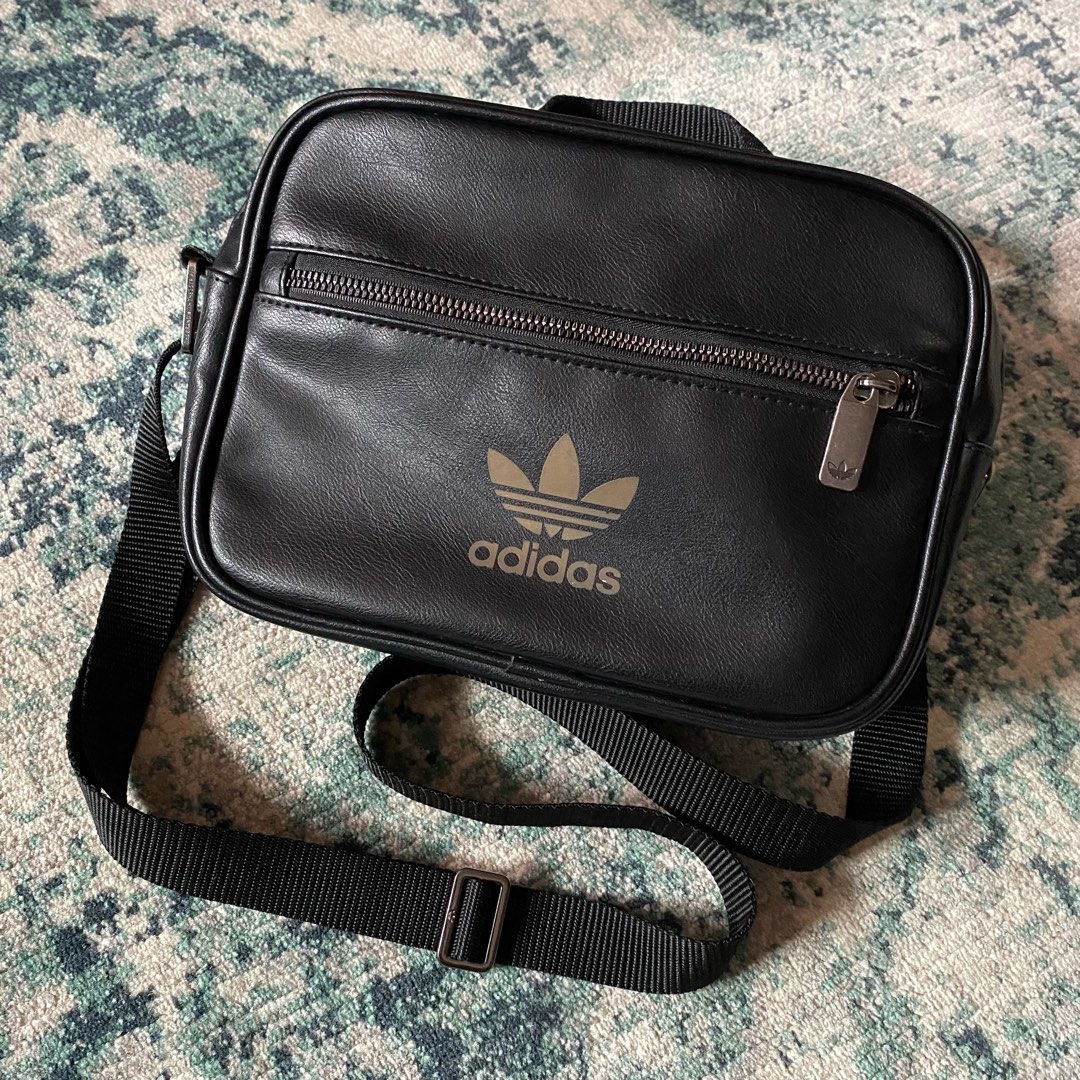 Adidas mini airliner backpack, Barang Mewah, Tas & Dompet di Carousell