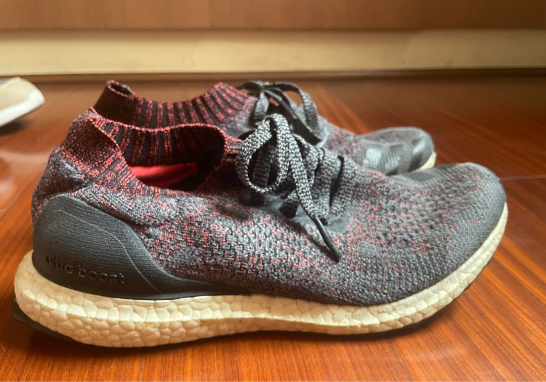 Ultra boost deals uncaged carbon red