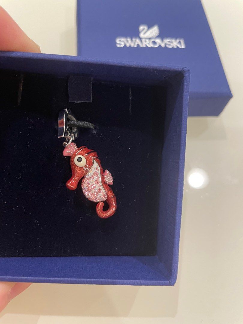 Swarovski seahorse clearance pendant