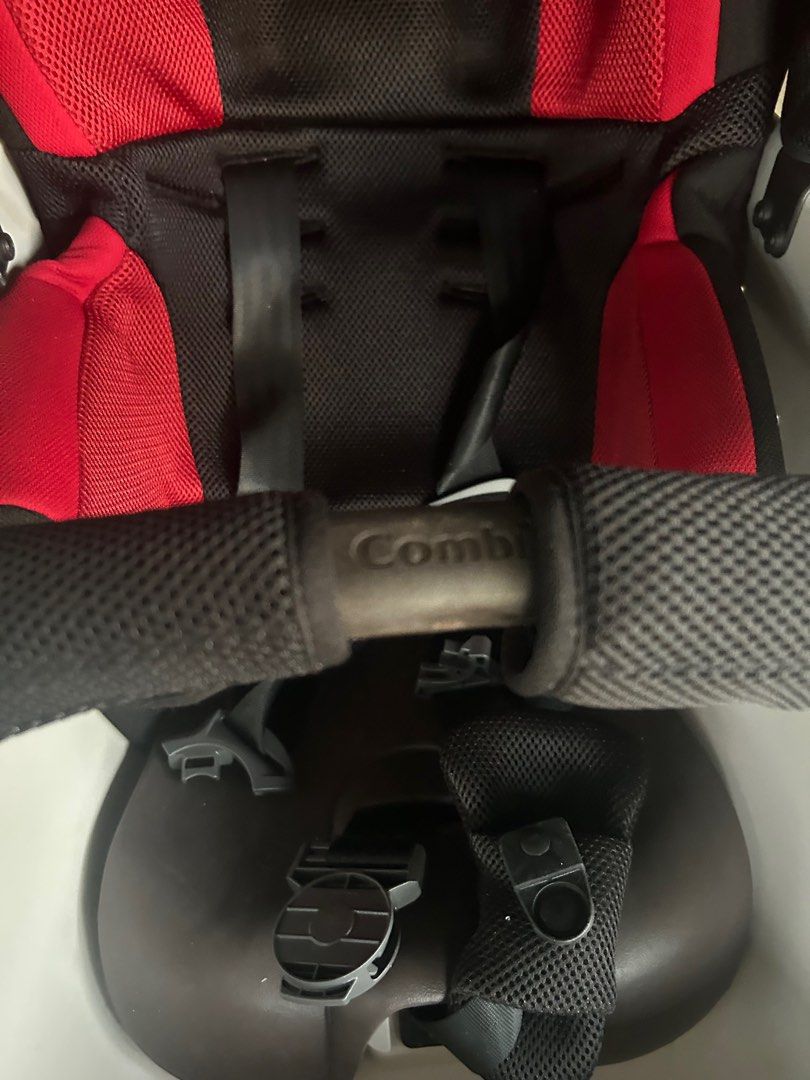 Baby COMBI Car seat (Category: Other Baby Bathing & Changing Needs) located in Manila. Submitted by khring (Listing ID 1224768379, Image 3). Description: Hindi nagamit dahil ayaw ng baby sa car seat Location north caloocan.