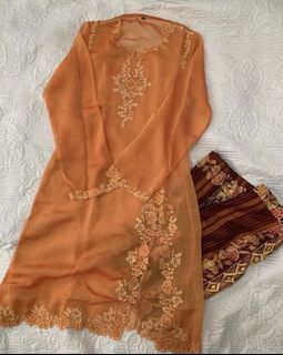 Baju Kurung in Mandarin