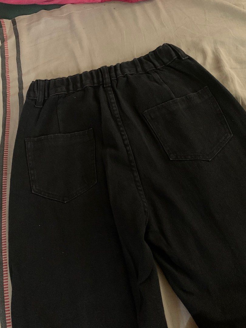 Black high waist pants (Category: Other Bottoms) located in Las Pinas. Submitted by tyrastyle (Listing ID 1224825264, Image 3). Description: Size 25-28” Length 37” Stretchable Trendy pants.