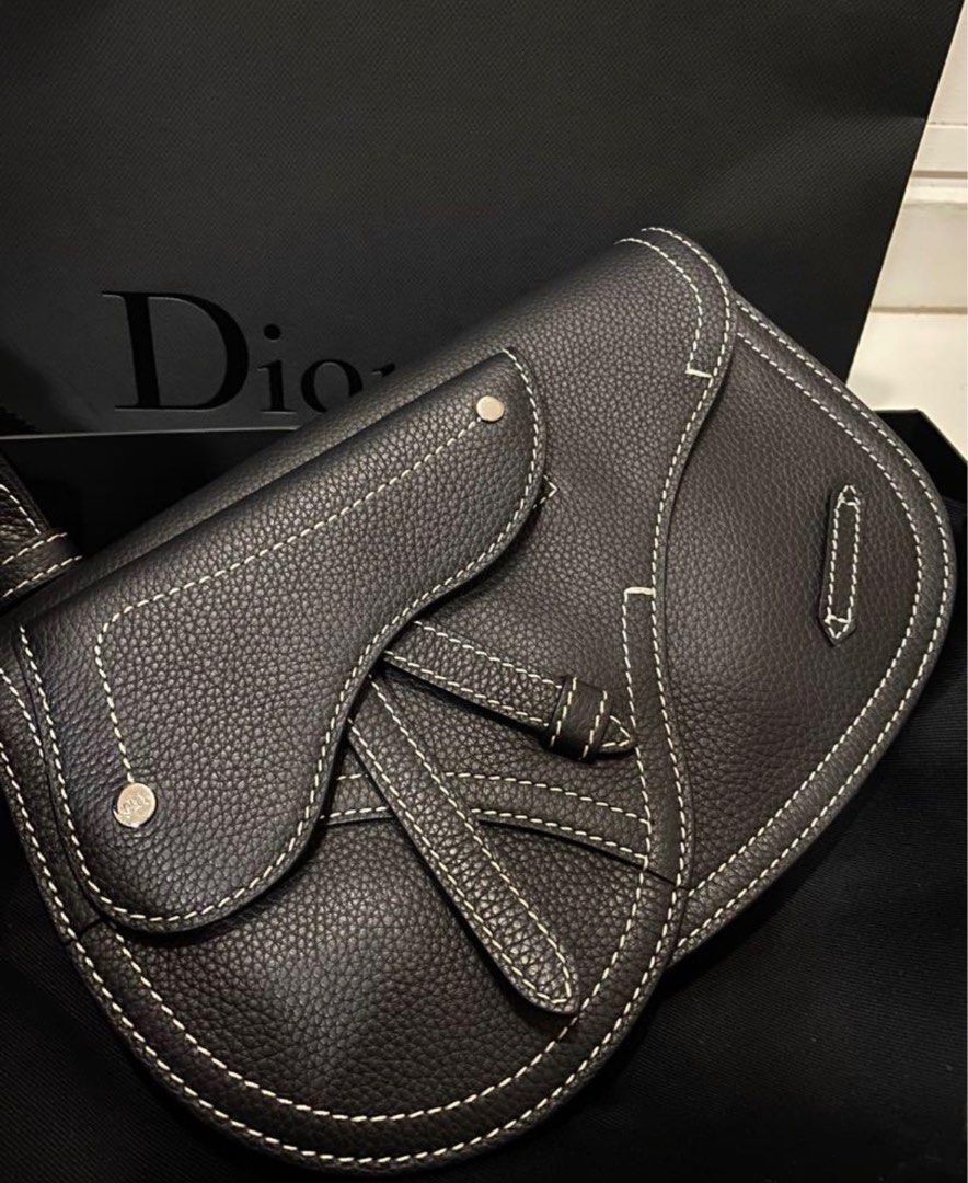 Dior x kaws pouch saddle in black sales