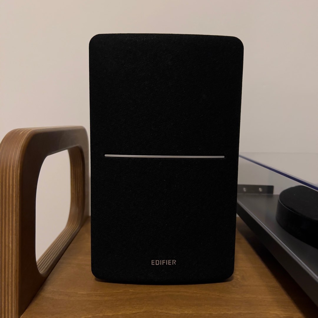 Edifier r100 top