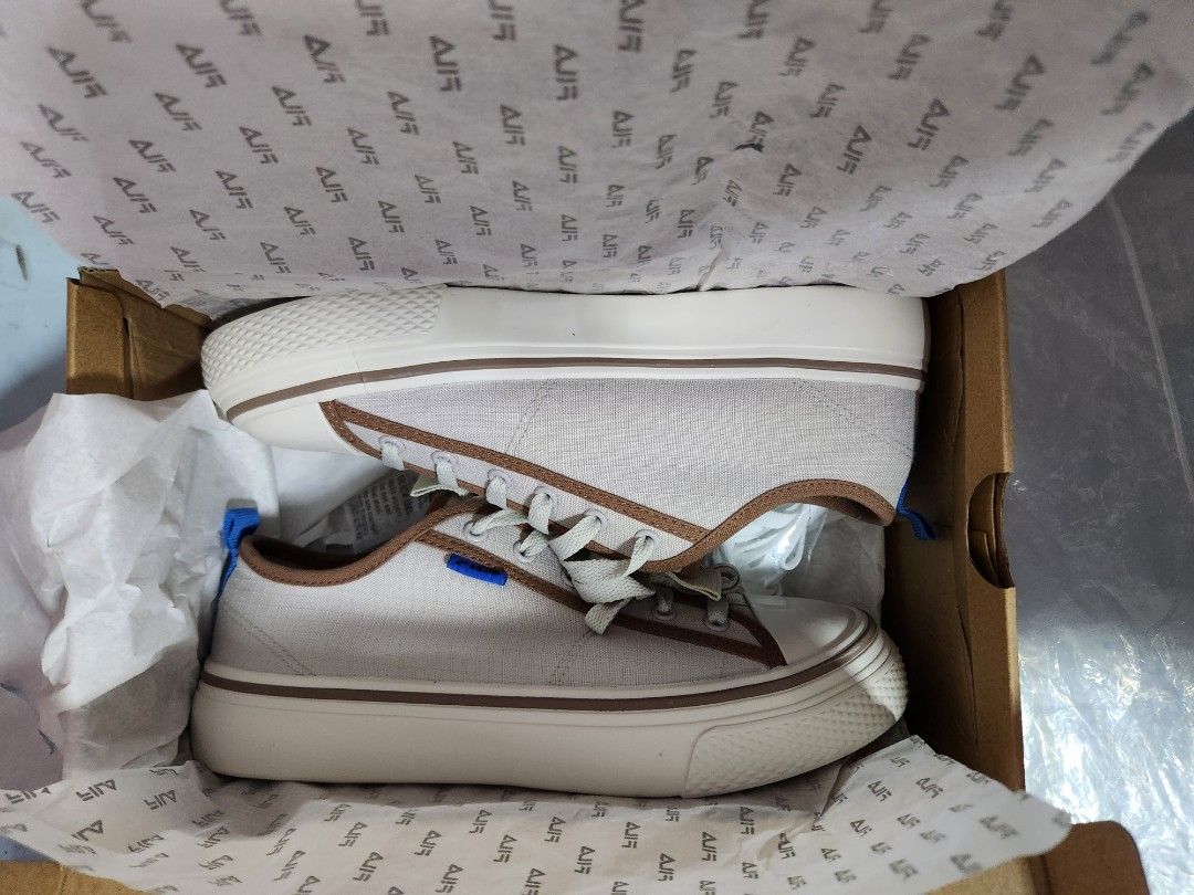 White fila trainers size on sale 4
