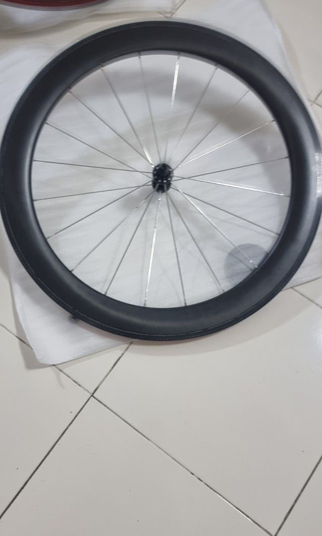 FLO carbon wheelset 700c Rim Brake, Sports Equipment, Bicycles & Parts ...