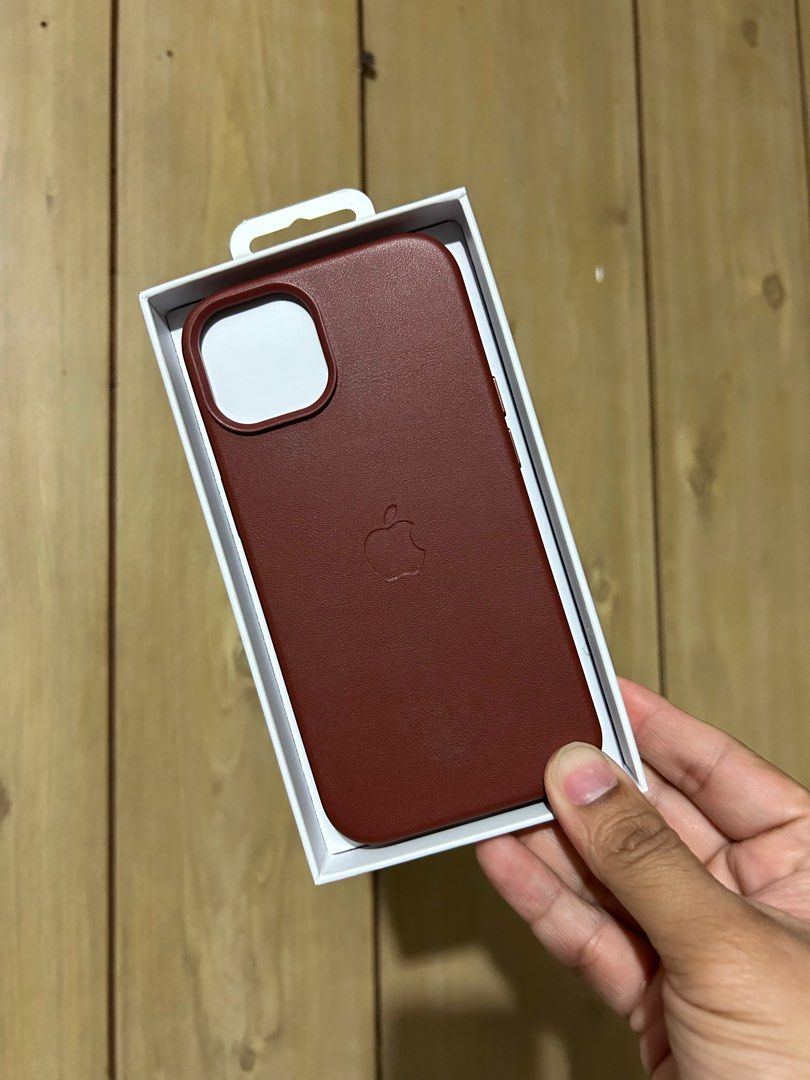 iPhone 14 Leather Case Umber (Category: Cases & Sleeves) located in Quezon City. Submitted by Gaby_Marcy (Listing ID 1224862269, Image 2). Description: iPhone 14 Leather Case color: Umber used lightly.